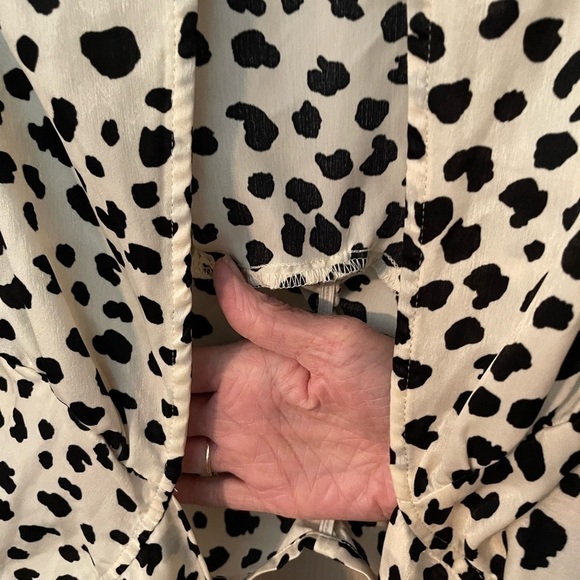 Rabbit Rose Dalmatian print cropped high neck open back blouse - Picture 11 of 11